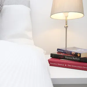 Premium Guesthouse, Fast Wi-fi, Street Free Parking, Central, Fully Equipped Cardiff