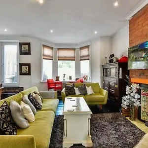 Quirky 4 Bedroom With Terrace Cardiff